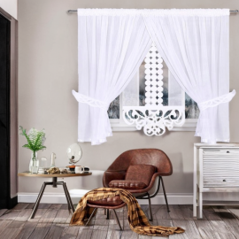 Szett: fehér voile függöny ráncolószalagon 400x150 cm és dekoratív áttört panel