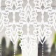 Ablakpanel 100x150 cm fehér, áttört levelekkel és gyöngyökkel