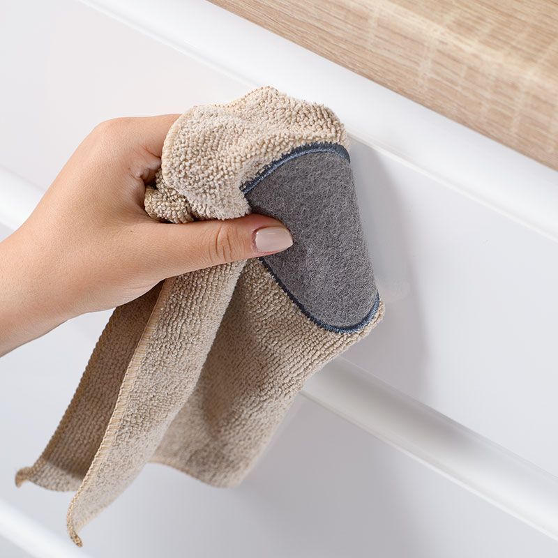 Törlőkendő betéttel a makacsabb szennyeződésekhez