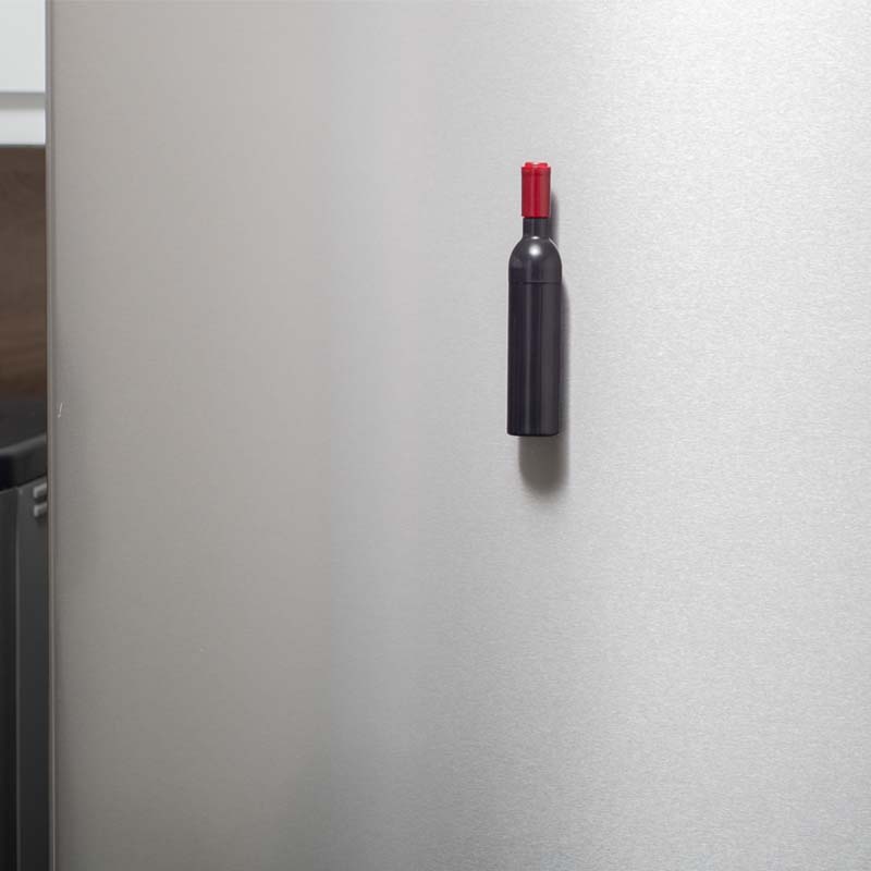 Borosüveg alakú bor- és sörnyitó