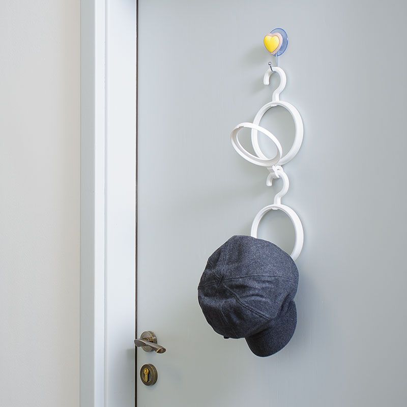 Sapka- és sáltartó fogas