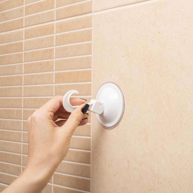 Tapadókorongos fürdőszobai tároló