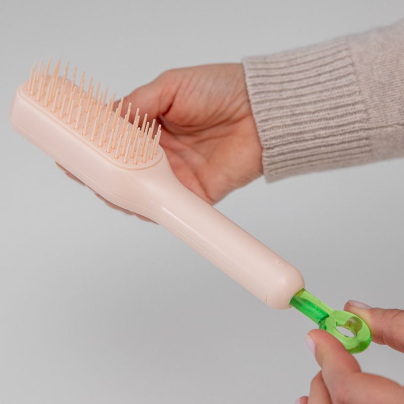 Öntisztító hajkefe