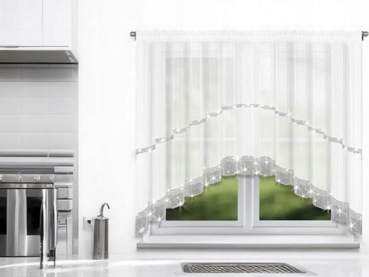 Fehér voile függöny cirkóniákkal, íves, ráncolószalagon 400x150 cm