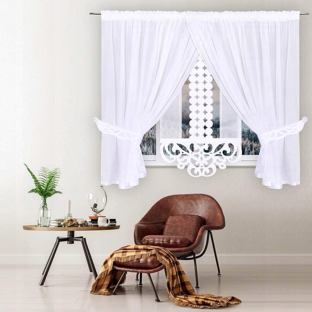 Szett: fehér voile függöny ráncolószalagon 400x150 cm és dekoratív áttört panel