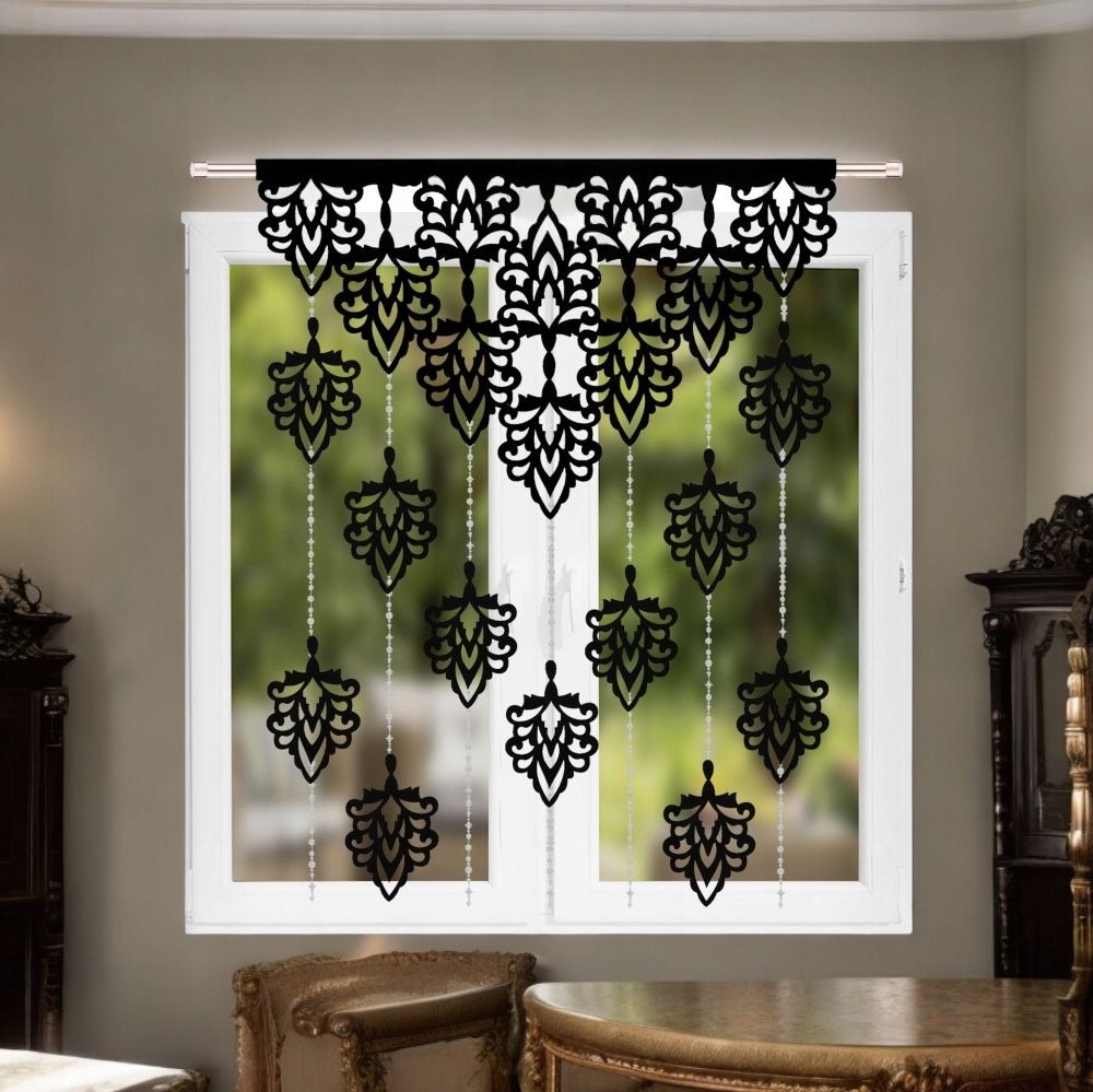 Ablakpanel 100x150 cm fekete, áttört levelekkel és gyöngyökkel