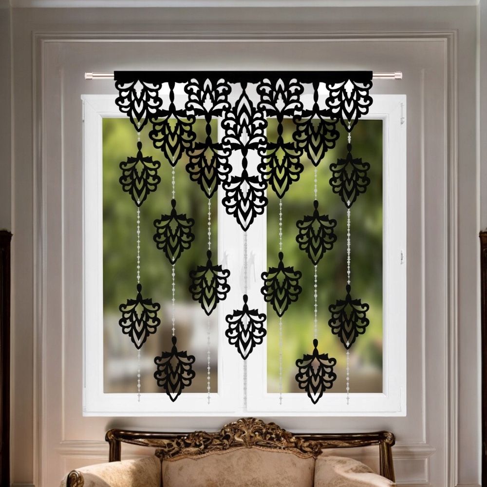 Ablakpanel 100x150 cm fekete, áttört levelekkel és gyöngyökkel