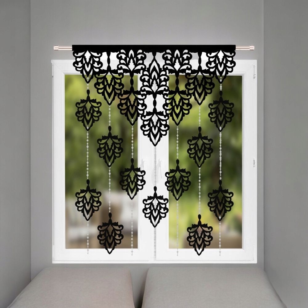 Ablakpanel 100x150 cm fekete, áttört levelekkel és gyöngyökkel