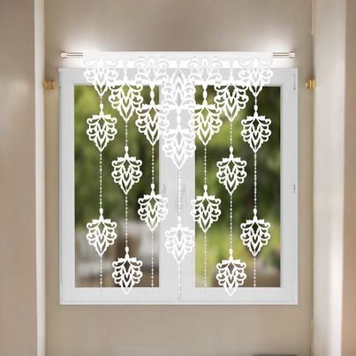 Ablakpanel 100x150 cm fehér, áttört levelekkel és gyöngyökkel