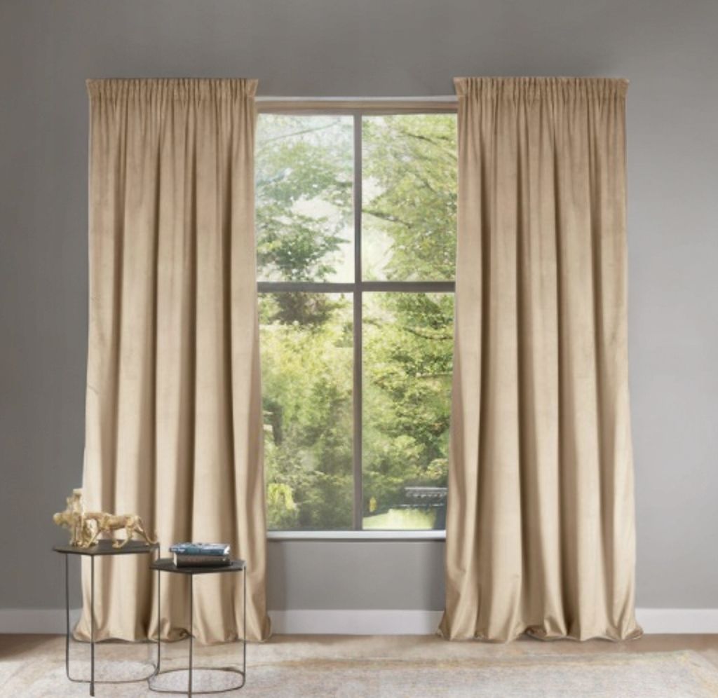 Glamour velúr sötétítő függöny bézs 140 x 230 cm ráncolós szalaggal (1 db.)