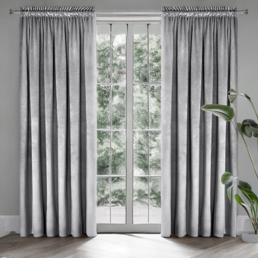 Glamour velúr sötétítő függöny világosszürke 140 x 250 cm ráncolós szalaggal (1 db.)