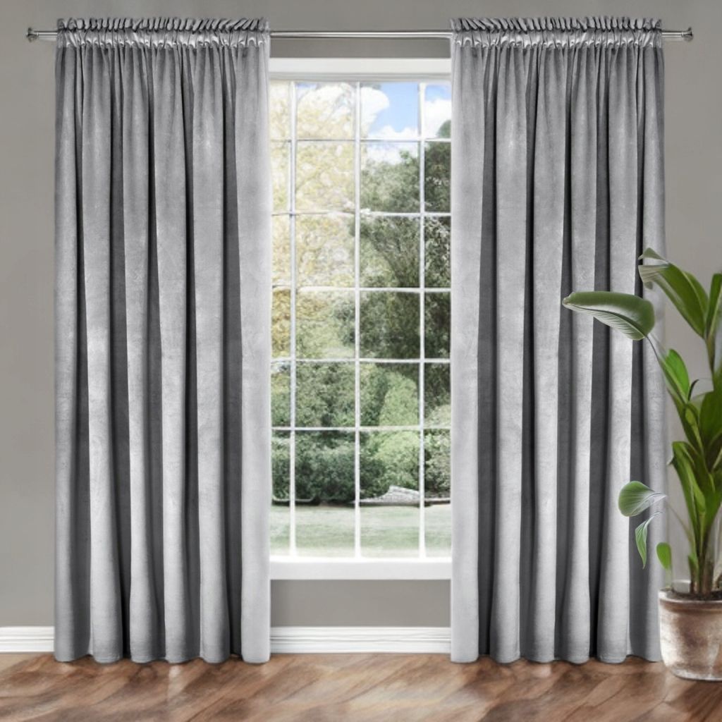Glamour velúr sötétítő függöny világosszürke 140 x 250 cm ráncolós szalaggal (1 db.)