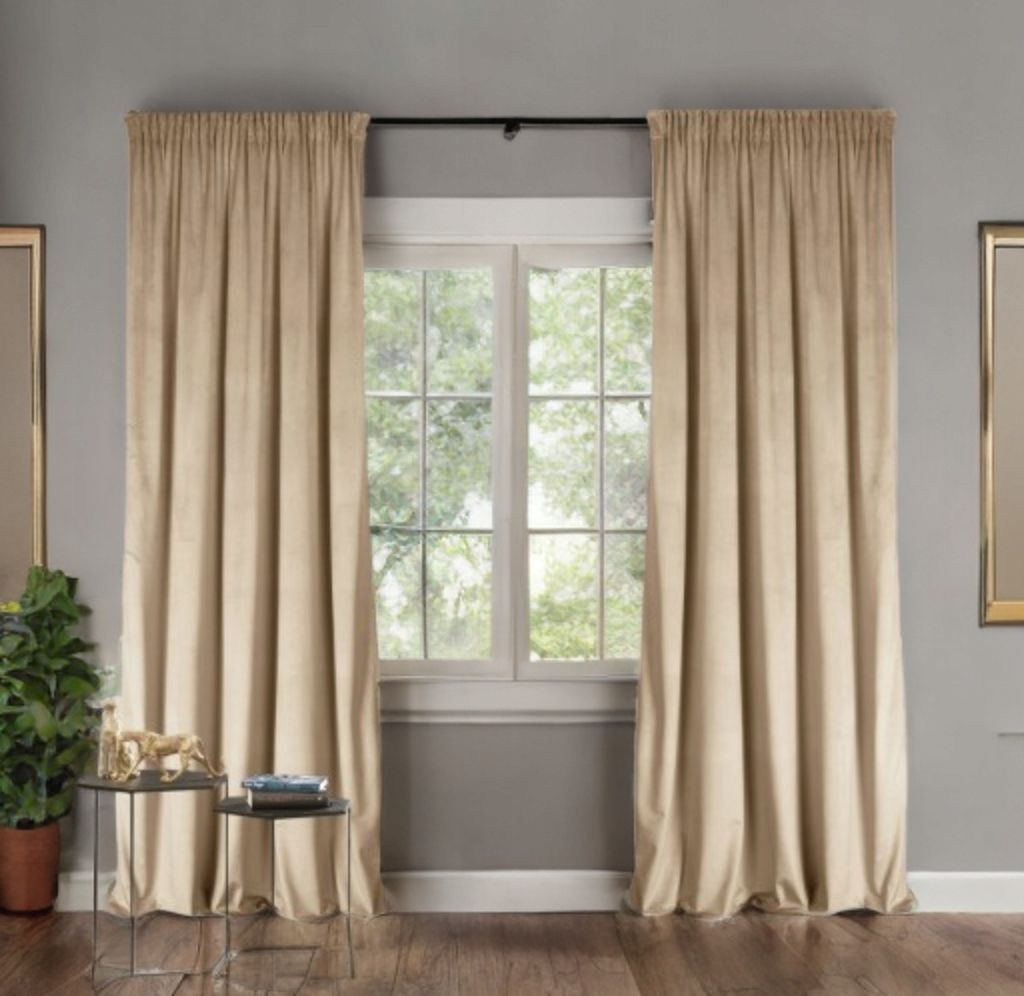 Glamour velúr sötétítő függöny bézs 140 x 250 cm ráncolós szalaggal (1 db.)
