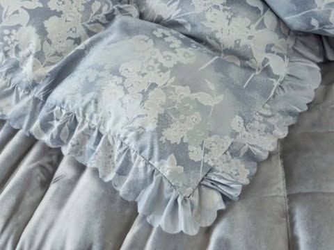 3 részes ágyneműgarnitúra fodrokkal, szürkéskék virágmintával, 160x200 cm