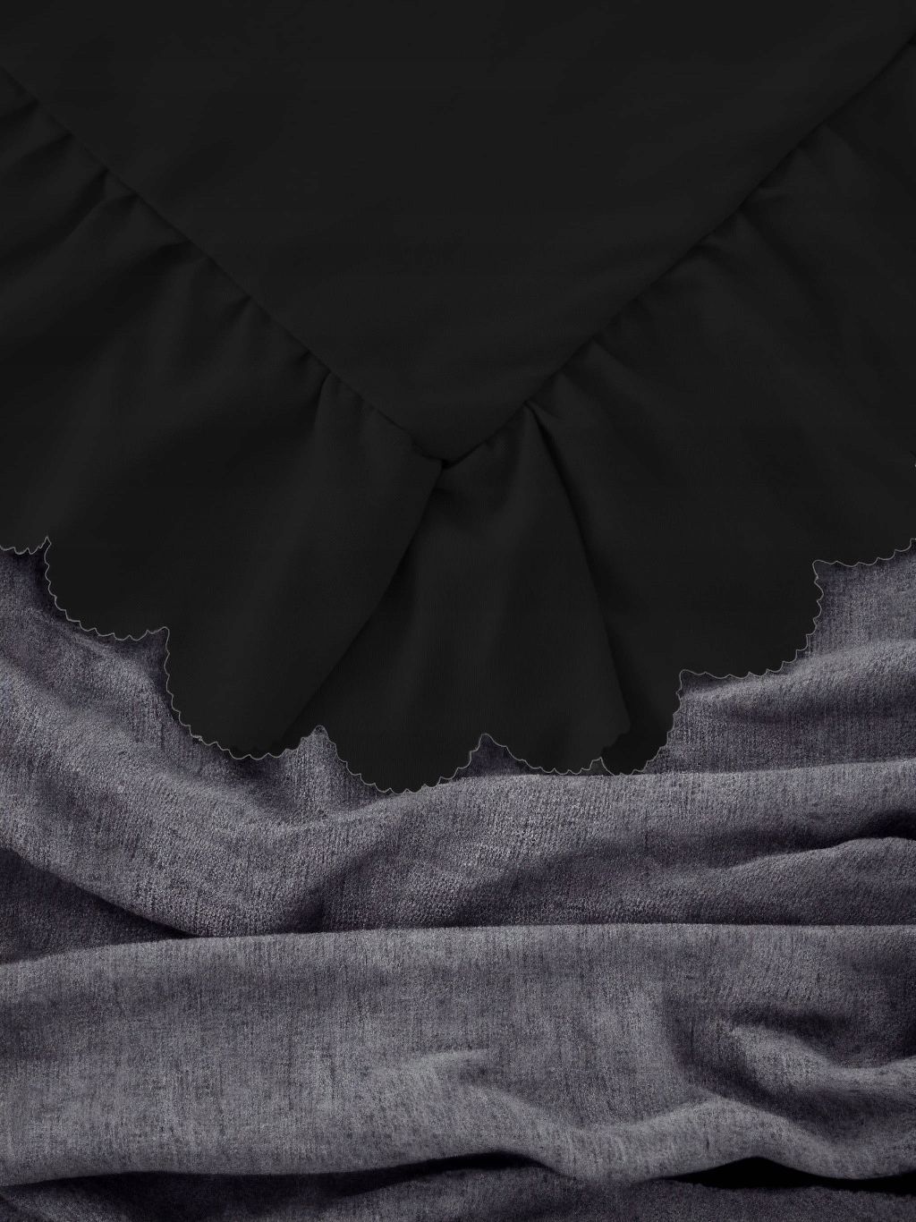 3 részes ágyneműgarnitúra fodrokkal, fekete szín, 200x220 cm