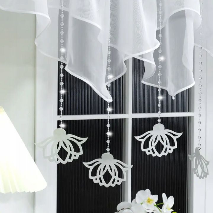 Rövid dekorfüggöny, fehér filc függődíszek, 400x110 cm