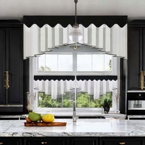 Szett: konyhai voálfüggöny 200x80 cm + vitrázsfüggönyök 90x50 cm, fekete szegéllyel