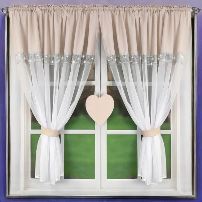 Bézs-fehér függöny strasszkövekkel és szív motívummal 400×145 cm