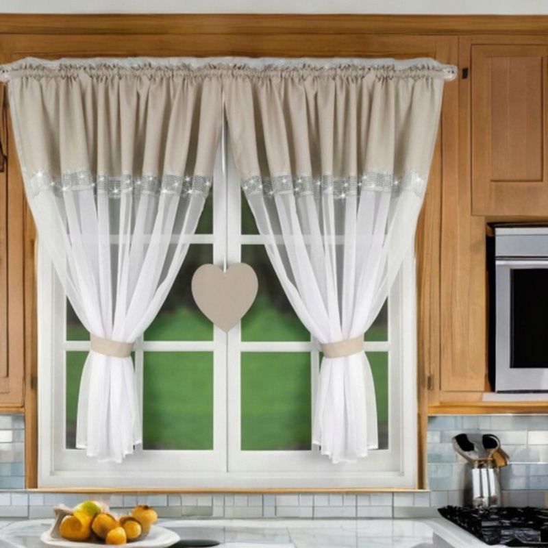 Bézs-fehér függöny strasszkövekkel és szív motívummal 400×145 cm