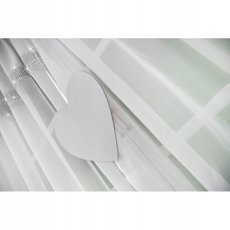 Szürke-fehér függöny strasszkövekkel és szív motívummal 400×145 cm