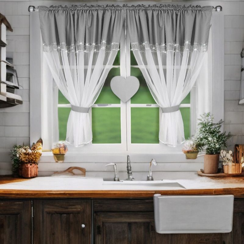 Szürke-fehér függöny strasszkövekkel és szív motívummal 400×145 cm