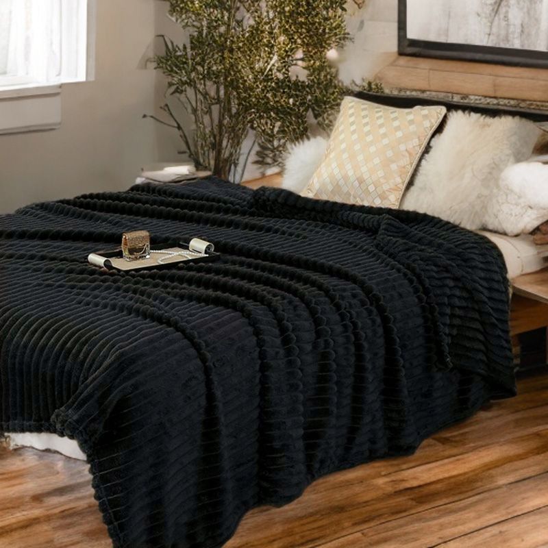 Fekete 3D bordázott takaró