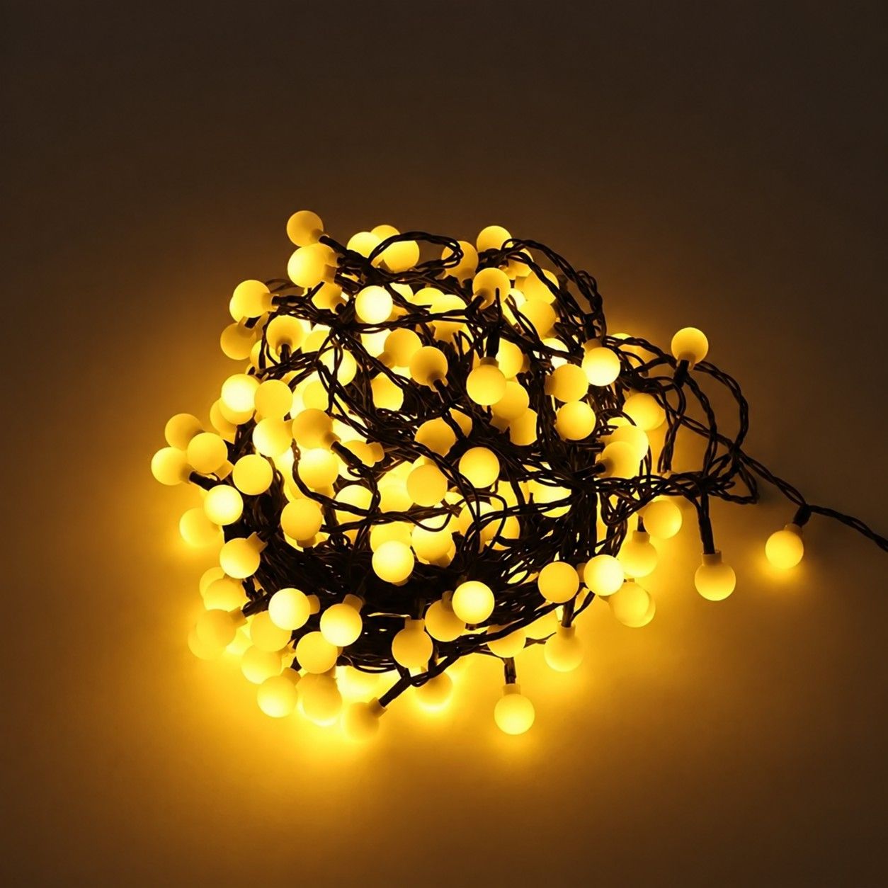 LED-gömbfényfüzér meleg fénnyel